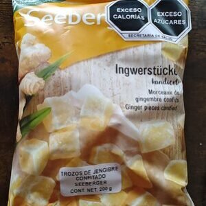 Trozos de jengibre confitado